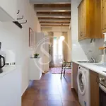 Cozy Beside Sagrada Familia For 2 아파트 *