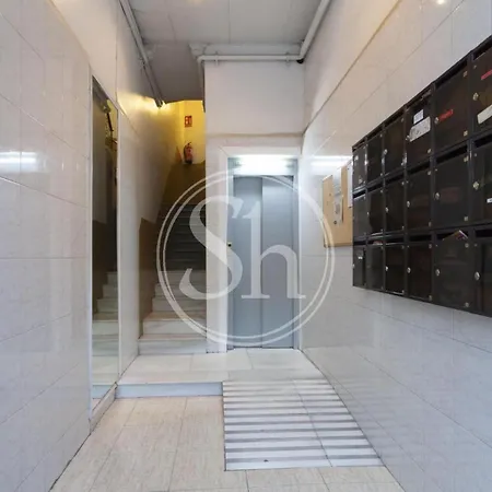 Cozy Apartment Beside Sagrada Familia For 2 *