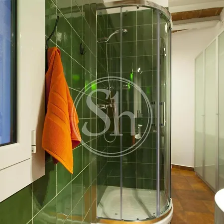 Cozy Apartment Beside Sagrada Familia For 2