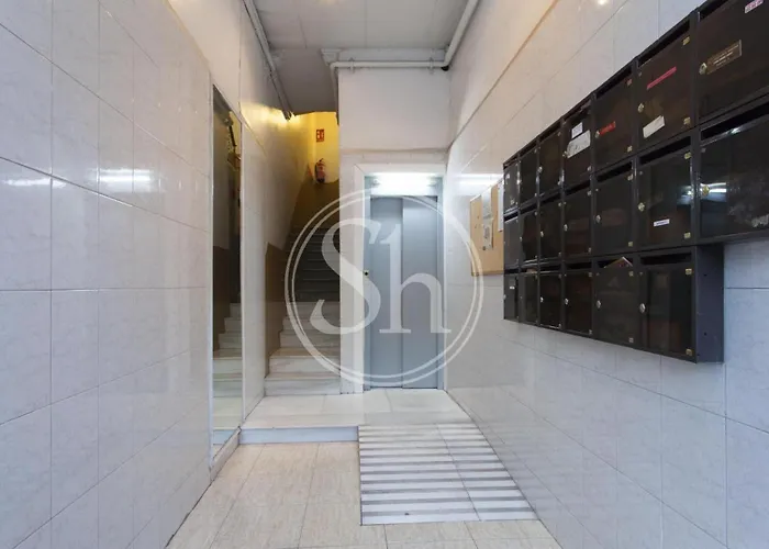 Cozy Apartment Beside Sagrada Familia For 2 *