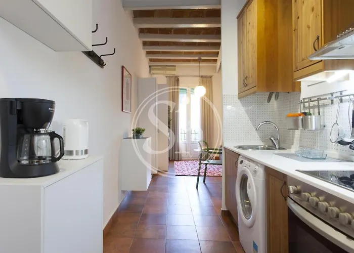 Cozy Apartment Beside Sagrada Familia For 2 Apartment *